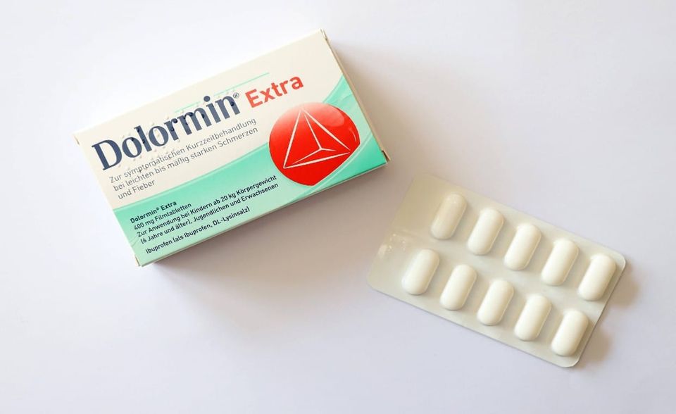 Pharma ist nur ein Teil des Geschäfts von Johnson & Johnson. Zu dem Konzern gehören auch Drogeriemarken wie Neutrogena, Penaten und o.b. Der Konzern aus dem US-Bundesstaat New Jersey setzte 2019 im Pharmabereich 37,7 Mrd. Euro um (2018: 34,5 Mrd. Euro), wie EY berichtete. Damit lag Johnson & Johnson mit deutlichem Abstand auf Platz drei.