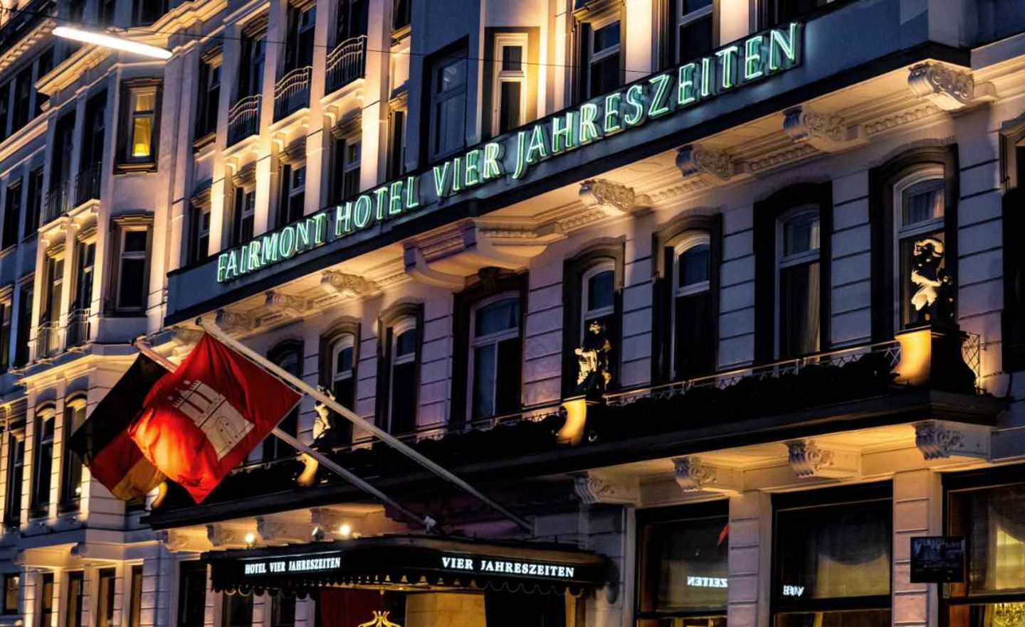 Das Hotel Vier Jahreszeiten in Hamburg ist ein Wahrzeichen der Hansestadt