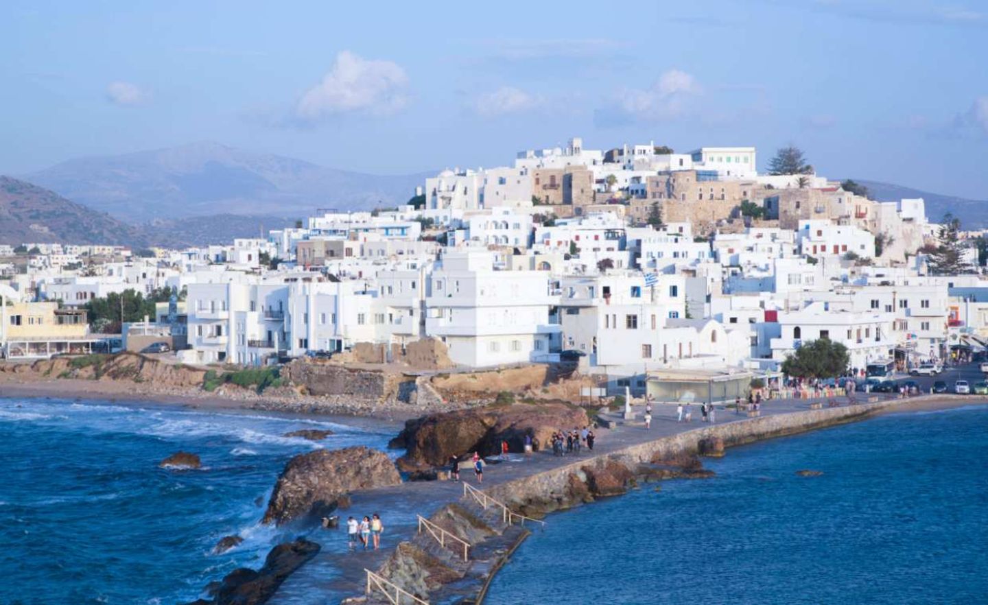Griechenland hat die Corona-Pandemie bisher gut gemeistert, trotzdem meiden Urlauber das Land. Wie hier auf Naxos bleiben viele Hotelbetten leer