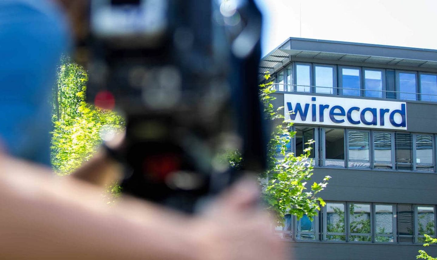 Kameras vor der Firmenzentrale in Aschheim