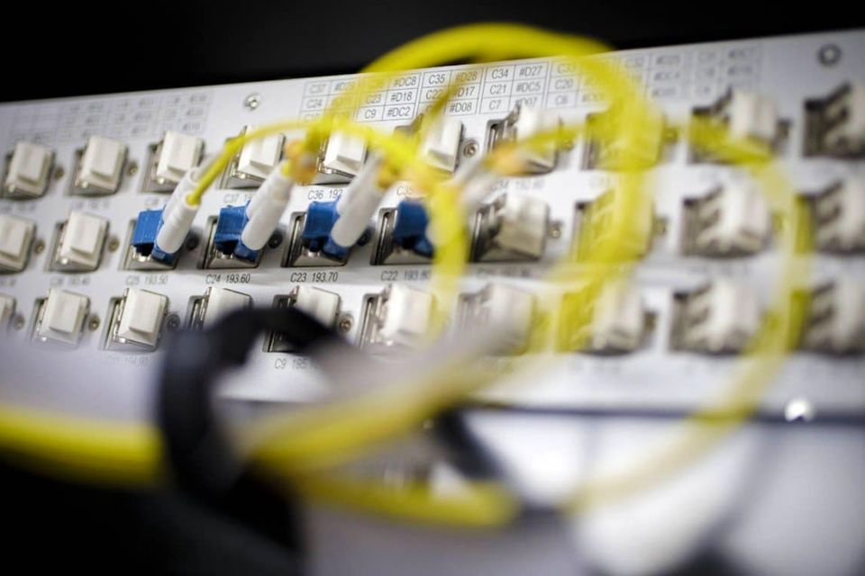 Hacker nutzen die IT-Infrastruktur von Unternehmen für Attacken. Sie legen die Systeme lahm und erpressen die Firmen