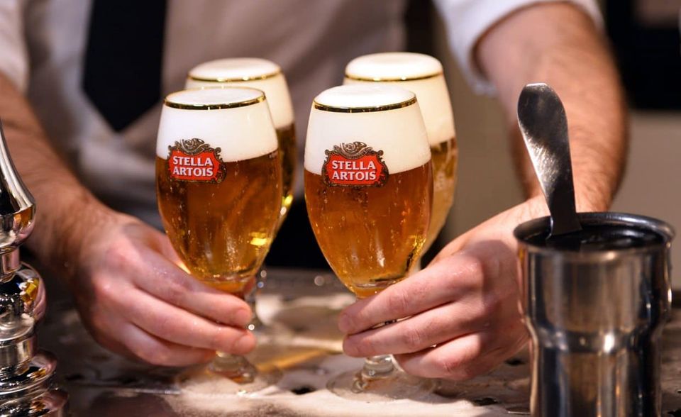 Und noch einmal AB Inbev: Die aus dem belgischen Löwen stammende Biermarke Stella Artois gehört ebenfalls zum Markenportfolio des Bier-Giganten. Stella Artois ist in vielen europäischen Ländern verbreitet. Der Markenwert beträgt knapp 10 Mrd. Dollar.