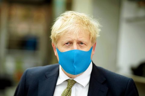 Großbritanniens Premierminister Boris Johnson mit Schutzmaske bei einem Besuch seines Wahlkreises