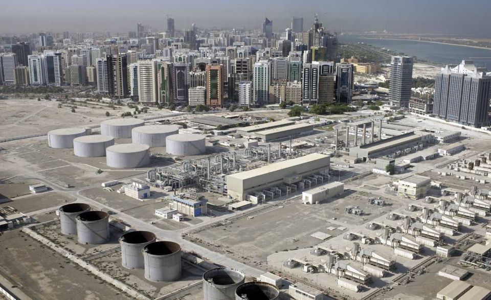 Die Vereinigten Arabische Emirate stießen ebenfalls in die vom Iran hinterlassene Lücke vor. In ihnen wurden 2019 rund 4,0 Millionen Barrel Erdöl täglich gefördert. Das bedeutete im Vergleich zum Vorjahr ein Plus von 2,2 Prozent. Das entsprach in etwa der Wachstumsrate von 2008 bis 2018.