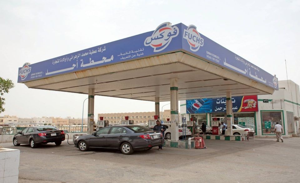 Saudi-Arabien hat 2019 rund 3,5 Prozent weniger Erdöl gefördert als im Vorjahr, wie BP berichtete. Damit lag die einstige Top-Nation mit 11,8 Millionen Barrel pro Tag nur noch knapp vor dem Drittplatzierten Russland. Von 2008 bis 2018 hatte Saudi-Arabien noch ein Plus von 1,4 Prozent erreicht. 12,4 Prozent des weltweit geförderten Erdöls stammte 2019 aus dem Königreich.