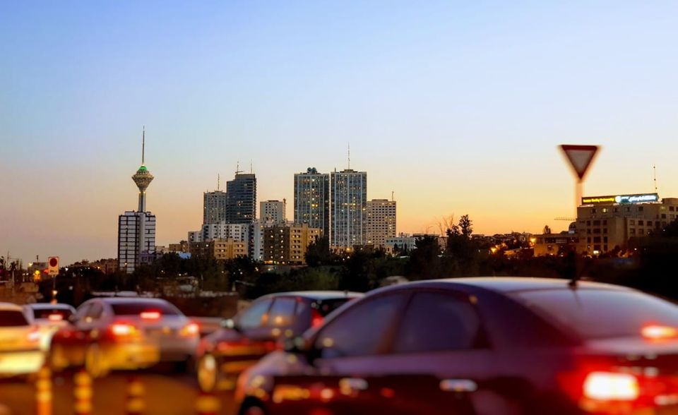 Der Iran ist zwar mit rund 82 Millionen Einwohnern weit von den Top 10 der bevölkerungsreichsten Länder entfernt. Der aktuell achtgrößte Erdölproduzent der Welt verbraucht allerdings enorme Menge fossiler Brennstoffe. Der CO2-Ausstoß nahm im Vergleich zu 2018 um 4,1 Prozent zu und belief sich auf 670,7 Millionen Tonnen. Der Iran tauschte deshalb den Platz mit Korea und stieg in dem Ranking einen Platz nach oben.