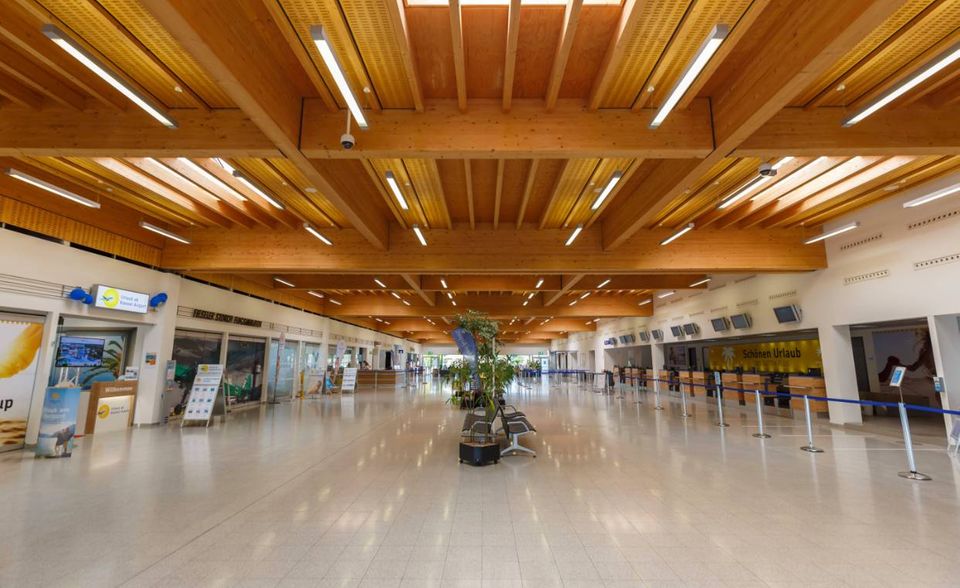 Kaum Flüge, kaum Fluggäste: Leere am Flughafen Kassel-Calden