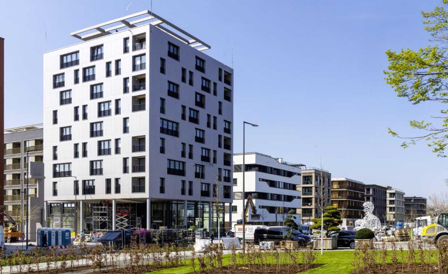 Das Skaio in Heilbronn ist mit einer Höhe von 34 Metern das derzeit höchste Holzhaus Deutschlands. 2019 wurde das nachhaltige Gebäude von der DGNB mit dem Zertifikat Diamant ausgezeichnet