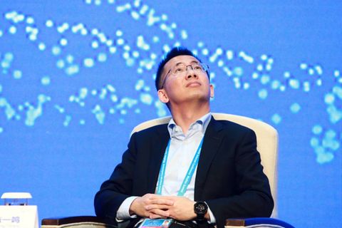 2019 landete Zhang Yiming im Bloomberg Billionaires Index auf Platz 13 der reichsten Menschen in China. Mit einem Vermögen von 16,2 Mrd. US-Dollar ist der Chef des Softwareunternehmens Bytedance im Forbes-Ranking von 2020 der neuntreichste Milliardär Chinas. Zu seinem Technologie-Unternehmen gehört unter anderem die Video-App Tiktok, die Anfang Januar rund 800 Mio. aktive Nutzer hatte. Bytedance wird auf einen Wert von 75 Mrd. US-Dollar geschätzt.