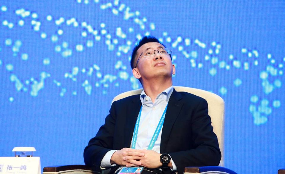2019 landete Zhang Yiming im Bloomberg Billionaires Index auf Platz 13 der reichsten Menschen in China. Mit einem Vermögen von 16,2 Mrd. US-Dollar ist der Chef des Softwareunternehmens Bytedance im Forbes-Ranking von 2020 der neuntreichste Milliardär Chinas. Zu seinem Technologie-Unternehmen gehört unter anderem die Video-App Tiktok, die Anfang Januar rund 800 Mio. aktive Nutzer hatte. Bytedance wird auf einen Wert von 75 Mrd. US-Dollar geschätzt.