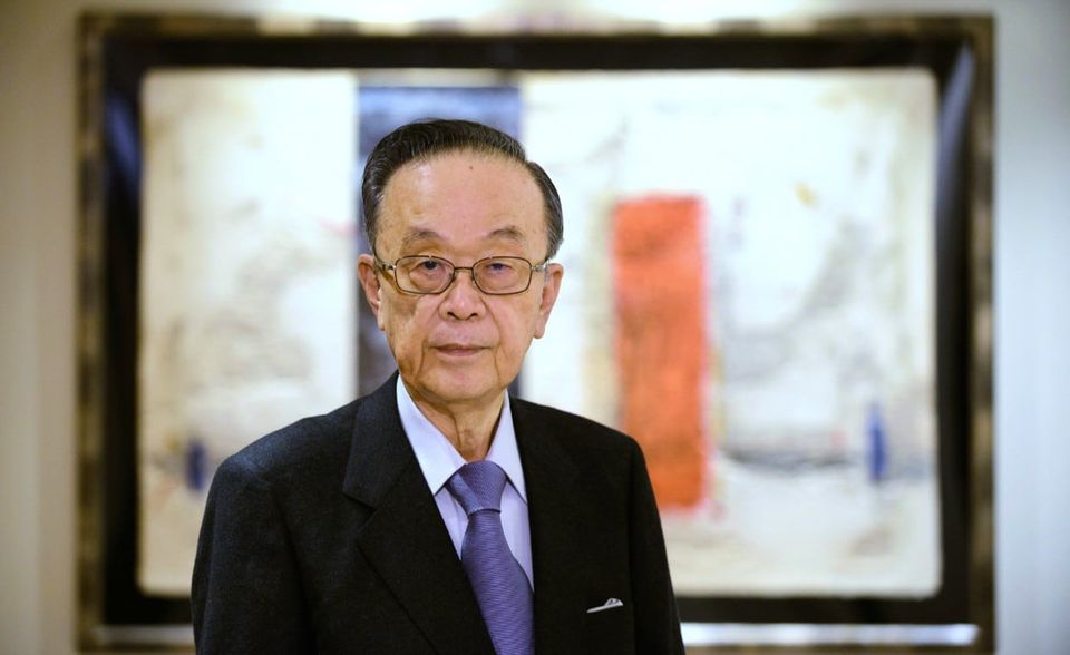 Akira Mori (zum Zeitpunkt der Veröffentlichung des Rankings 84 Jahre alt) gehört zu den Milliardären, deren Vermögen 2019 geschrumpft ist. Es verringerte sich laut „Forbes“ von 4,7 auf 3,4 Mrd. Dollar. Damit belegte der Besitzer des Immobilienunternehmens Mori Trust weltweit Platz 565 und Rang neun in Japan.