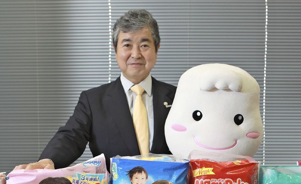 Selfmade-Milliardäre dominieren die Liste der reichsten Japaner. Takahisa Takahara hat sein Vermögen hingegen von seinem Vater Keiichiro geerbt. Der gründete 1961 den Windelhersteller Unicharm. Takahara ist CEO des Konzerns. Der 59-Jährige belegte mit 5,2 Mrd. Dollar (2019: 4,9 Mrd. Dollar) weltweit Platz 315. In Japan kam er auf Rang vier – war allerdings Welten vom Drittplatzierten entfernt.