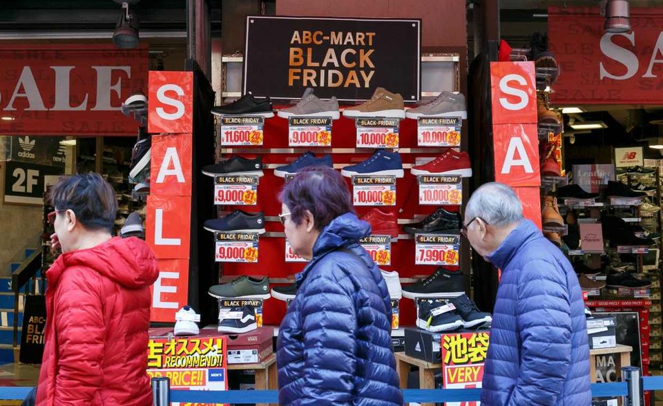 Masahiro Miki hat in den 80er Jahren den Schuh-Discounter ABC-Mart gegründet. Die macht ihren Mehrheitseigner laut „Forbes“ aktuell zum zehntreichsten Japaner. Im weltweiten Ranking belegte Miki Platz 616. Zum Stichtag 7. April 2020 wurde das Vermögen des 65-Jährigen auf umgerechnet 3,2 Mrd. US-Dollar geschätzt. Das waren 0,4 Mrd. Dollar weniger als im RAnking 2019.