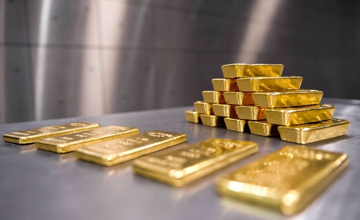 Goldbarren im Tresor des Goldhandels Pro Aurum