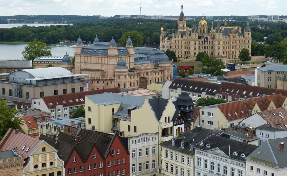 Mecklenburg-Vorpommern war 2009 noch das Bundesland mit dem größten Armutsrisiko. 2019 konnte es sich auf Platz drei zurückziehen. Das Armutsrisiko sank von 23,1 auf 19,4 Prozent. Das war bundesweit der größte Rückgang.