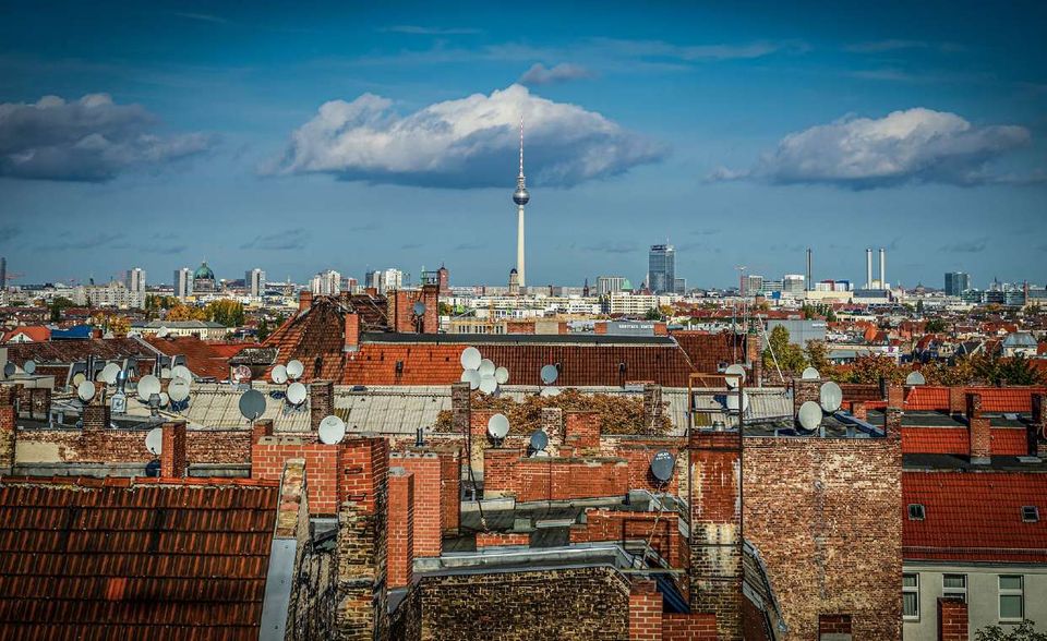 Das Armutsrisiko ist in Berlin weitgehend gleich geblieben. Binnen der letzten zehn Jahre verzeichnet der Stadtstaat einen Anstieg um auf 19,3 Prozent. 2009 waren es dagegen 19 Prozent der Bevölkerung, die von Armut bedroht waren.