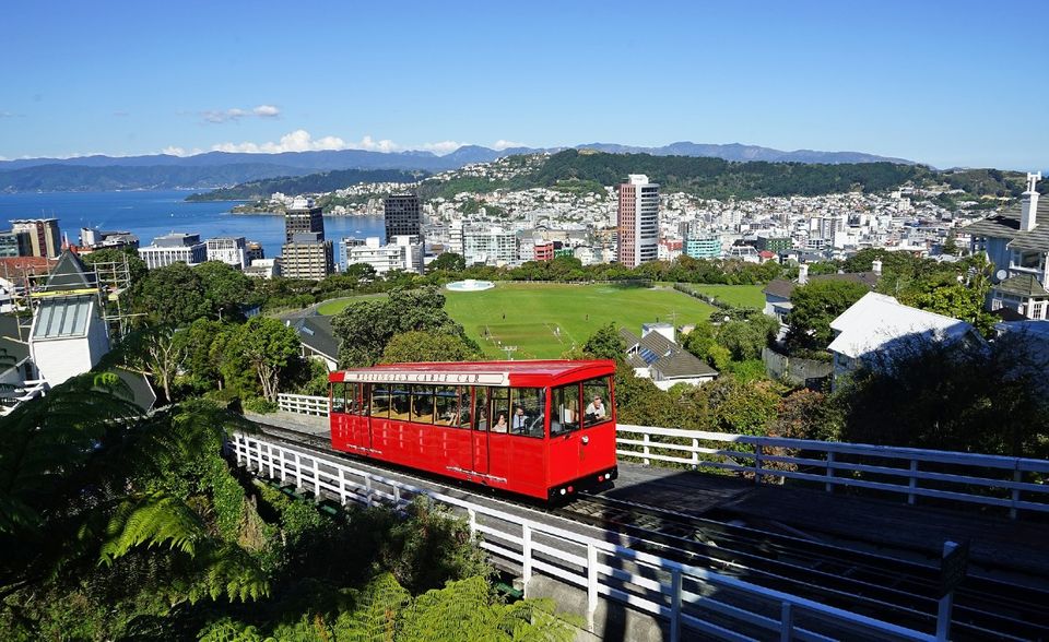 Auf der A-List der CDP findet sich nur eine Stadt aus Asien/Ozeanien mit verbindlichen Klimaschutzzielen: Wellington. Im Juni 2019 hat die neuseeländische Metropole in ihrem Plan „Te Atakura – First to Zero“ verkündet, bis 2050 klimaneutral werden zu wollen.