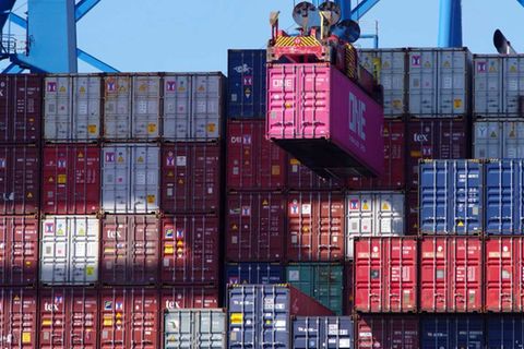 Container-Umschlag im Hamburger Hafen: Der Außenhandel erholt sich langsam