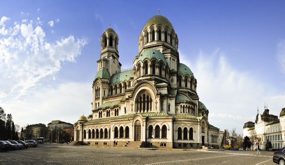 Bulgarien ist das erste Land dieser Rangliste, dass beim Auszugsalter die Marke von 30 Jahren reißt (exakt 30,0 Jahre). 2019 wohnten 48,8 Prozent der jungen Menschen noch bei den Eltern. Das betraf nur jede dritte Frau (33,2 Prozent) aber fast zwei von drei Männern (63,3 Prozent).