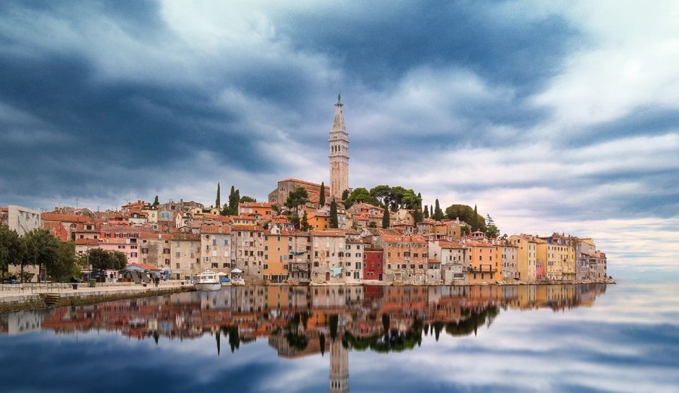 Kroatien ist die Nesthocker-Hochburg der EU. 62,0 Prozent der jungen Kroaten wohnten 2019 bei ihren Eltern. Das galt für drei von vier Männern (74,9 Prozent) und knapp jede zweite Frau (48,7 Prozent). Kroatien führte auch beim Durchschnittsalter: 31,8 Jahre. Die wenigsten Nesthocker gab es in Dänemark (3,2 Prozent). Die Schweden waren mit 17,8 Jahren mit Abstand die jüngsten Nestflüchter. Deutschland belegte in der EU den siebtletzten Platz (2018: 16,5 Prozent).
