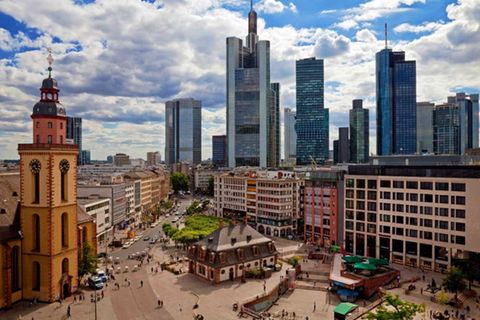 Büro- und Einzelhandelsimmobilien wie hier in Frankfurt werden unattraktiver für Investoren