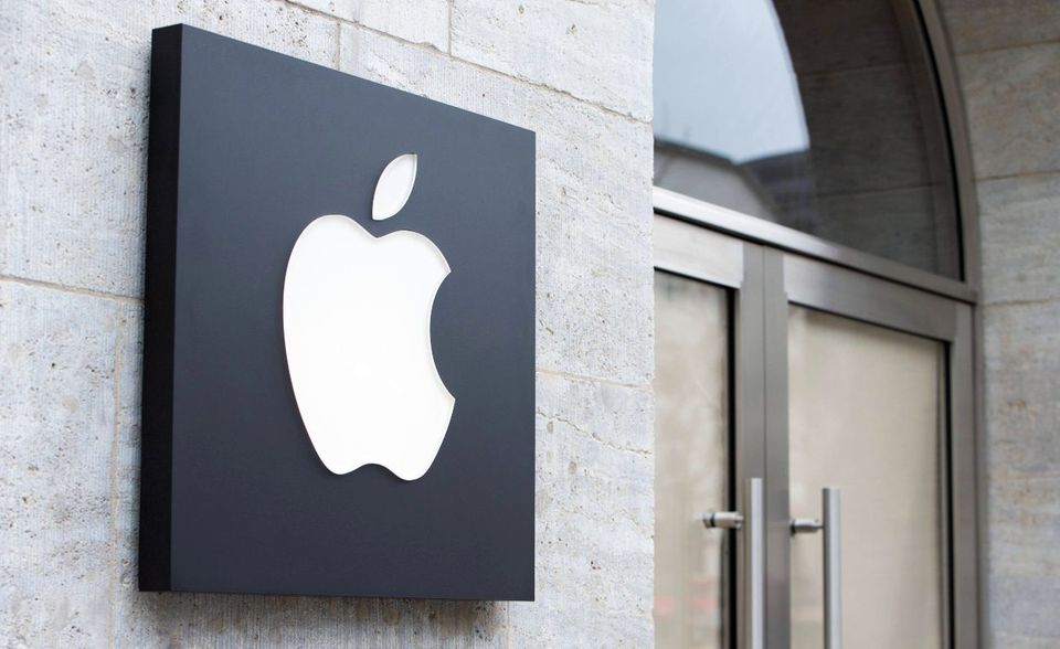 Apple war 2018 aus den Top 10 der umsatzstärksten Firmen der Welt gerutscht. 2020 reichten 260,2 Mrd. Dollar (minus 2,0 Prozent) nur noch für Platz zwölf in den „Global 500“. Zwar nahm der Gewinn ebenfalls ab (minus 7,2 Prozent). 55,3 Mrd. Dollar reichten laut „Fortune“ aber weiterhin für Platz drei der profitabelsten Firmen der Welt.