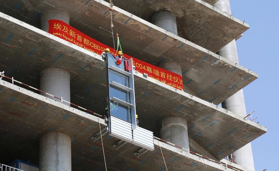 China State Construction Engineering ist der Newcomer unter den zehn größten Firmen des Landes. Einer der größten Baukonzerne der Welt ist 2020 zum neunten Mal auf der „Fortune“-Liste vertreten. China State Construction Engineering hat die aufziehende Corona-Krise besser überstanden als die übrigen Vertreter der Top 10. Das Unternehmen konnte bis März 2020 mit 13,4 Prozent das größte Umsatzplus vorweisen. Der Umsatz von 205,9 Milliarden Dollar hievte den Konzern vom 21. auf den 18. Platz. Der Gewinn stieg vergleichsweise moderat um 5,5 Prozent auf 3,3 Milliarden Dollar.
