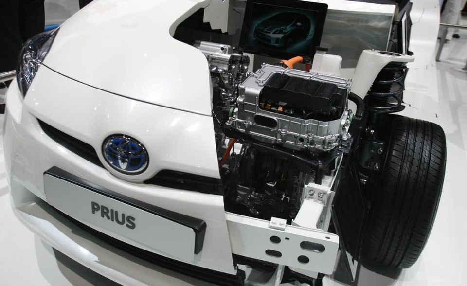 Toyota ist der einzige Autobauer der Top 10, der die Platzierung des Vorjahres gehalten hat. Mit einem Plus von einem Prozent auf 275,3 Milliarden Dollar blieb es für den größten Autokonzern Japans weltweit bei Platz zehn und in der Branche bei Platz zwei. Toyota steigerte zudem den Gewinn um 12,4 Prozent auf 19,1 Milliarden Dollar. Das war nach Hyundai auf Platz zehn der höchste prozentuale Anstieg in den Top 10. Toyota erfreut seine Aktionäre mit gleichbleibend hohen Umsätzen. Der Konzern ist in den Global 500 seit 1995 nie tiefer als Platz elf gefallen. Er konnte dreimal in der Geschichte des Rankings auf Platz fünf vorstoßen, zuletzt gelang das 2017.