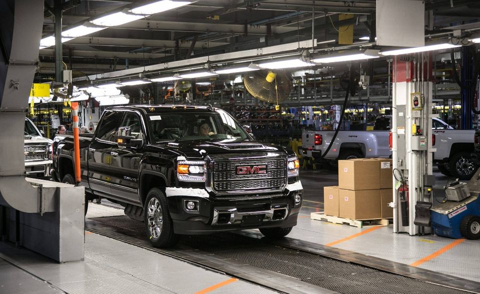 General Motors musste nach Nissan und SAIC den drittgrößten Absturz in dem Ranking verkraften. Der US-Konzern fiel acht Plätze auf Rang 40. Der Umsatz verringerte sich dem Bericht zufolge um 6,7 Prozent auf 137,2 Milliarden Dollar. Das Minus beim Gewinn belief sich demnach auf 16,0 Prozent. Das war unter den Verlierern dieser Sparte aber sogar der geringste prozentuale Verlust. So schlecht ist es in der Branche um die Gewinnmargen bestellt. Für General Motors setzt sich damit der Abwärtstrend fort. Zur Jahrtausendwende war der Autobauer mehrere Jahre lang die größte Firma der Welt gewesen. 2010 stürzte GM in den „Fortune Global 500“ auf Platz 38. Nach einer Erholung ging es mit Beginn der Finanzkrise aber wieder abwärts.