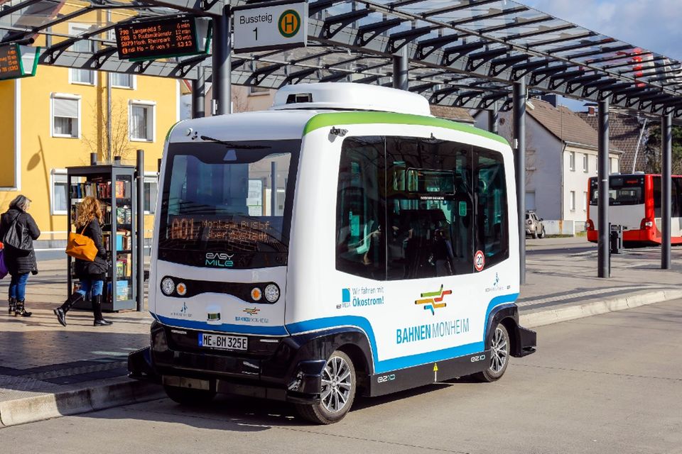 Autonom fahrender Elektrobus in Monheim am Rhein