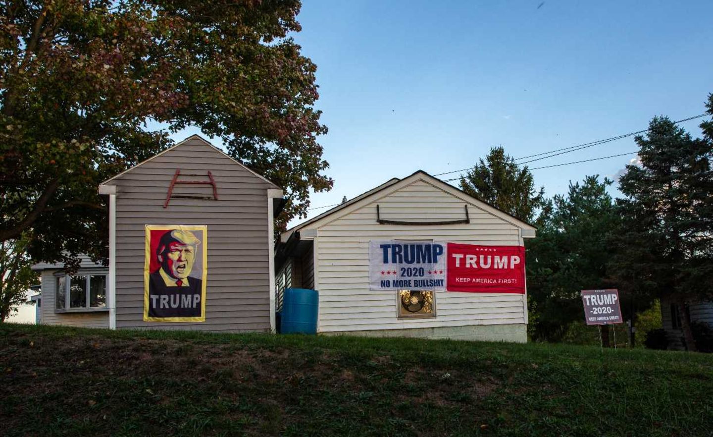 Die Bewohner dieser Häuser im ländlichen Pennsylvania machen aus ihrer Vorliebe für Trump keinen Hehl