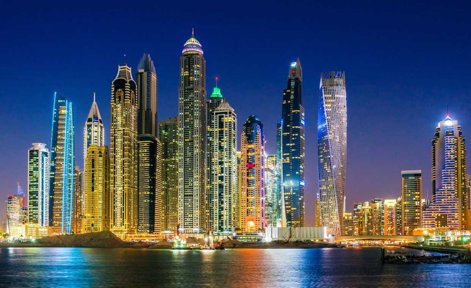 #5 Elite Residence Elite Residence (5.v.l.) belegt mit 381 Metern Platz fünf der höchsten Gebäude in Dubai. Das Wohngebäude wurde 2012, dem Boomjahr für Wolkenkratzer in Dubai, fertiggestellt. Der reich verzierte Abschluss des Turms sorgt für ordentlich Höhe. Bewohnbar ist Elite Residence laut dem Skyscraper Center nur bis zu einer Höhe von 315 Metern.