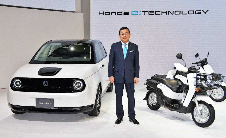 Honda Motor schob sich mit einer Nachkommastelle mehr vor General Motors auf Platz fünf der umsatzstärksten Autobauer. Der japanische Konzern meldete einen Umsatz von 137,3 Milliarden Dollar, 4,2 Prozent weniger als im Geschäftsjahr 2018. Der Gewinn brach um fast ein Viertel (23,8 Prozent) auf 4,2 Milliarden Dollar ein. Honda fiel im weltweiten Ranking vom 34. auf den 39. Platz. 2004 hatte der Autobauer mit Rang 25 seine beste Platzierung geschafft.