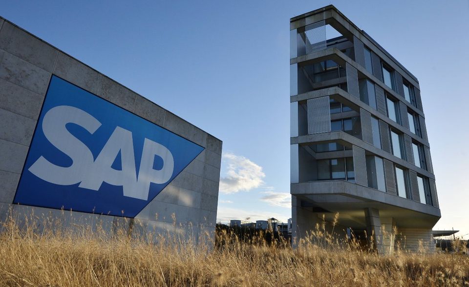 Mit einem geschätzten Markenwert von 28 Mrd. US-Dollar schafft es SAP unter den wertvollsten deutschen Marken aufs Treppchen. International geht es um zwei Plätze aufwärts. Nach einem Wachstum von 12 Prozent liegt der Markenwert weltweit nun auf Platz 18 – und damit immerhin noch einen Platz vor Neueinsteiger Instagram auf Rang 19.