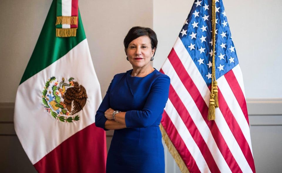 „Forbes“ führte 2020 elf Milliardäre mit dem Familiennamen „Pritzker“ auf seiner Reichenliste. Sie sind Nachfahren von Jay Pritzker, dem Gründer der Hyatt Hotels. Die Erben arbeiten bei der Hotelkette, in Hollywood oder sind wie Penny Pritzker erfolgreiche Investoren. Penny Pritzker hat dabei einen Umweg übers Weiße Haus gemacht. Sie hatte erst für Barack Obama Wahlkampfspenden gesammelt und war in seiner Administration von 2013 bis 2016 Handelsministerin. „Forbes“ schätzte das Vermögen der Gründerin der Investmentfirma PSP Partners, die in Obamas Heimatstadt Chicago lebt, im 2020er Ranking auf 2,5 Mrd. Dollar (weltweit Platz 836). Damit ist die Demokratin auf Augenhöhe mit Donald Trump.