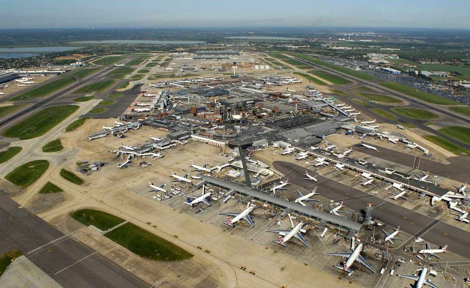 London Heathrow blieb 2019 der siebtgrößte Passagierflughafen der Welt. Das Volumen lag bei 80,9 Millionen Passagieren (plus 1,0 Prozent) – also etwa doppelt so viel wie beim BER. Von Januar bis März 2020 summierte sich das Minus in Heathrow laut ACI auf 18,3 Prozent.