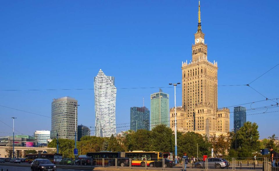 Die drei Hauptstädte mit der höchsten Feinstaub-Belastung sind leider eine Klasse für sich. Warschau kommt mit 6350 Tonnen fast auf den dreifachen Wert des Nächstplatzierten Madrid. Wäre das Vereinigte Königreich noch in der EU, würde sich London mit 4240 Tonnen PM2,5-Emissionen zwischen den beiden Metropolen platzieren.