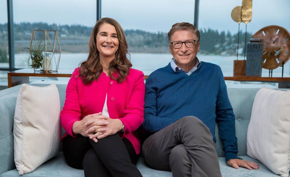Bill & Melinda Gates fördern mit ihrer Stiftung seit langem innovative Forschungsprojekte gegen Infektionskrankheiten – darunter ein hoffnungsvoller Corona-Impfstoff-Kandidat aus Deutschland. Bislang (Stand: Oktober 2020) wurden laut der Organisation über 350 Millionen US-Dollar für den Kampf gegen Covid-19 bereitgestellt, darunter Fördermittel für eine schnellere Entwicklung von Impfstoffen. Der Microsoft-Gründer und seine Ehefrau setzen sich aber auch dafür ein, dass Menschen in armen Ländern möglichst schnell mit einem Corona-Impfstoff versorgt werden. Im Juni 2020 versprach ihre Stiftung, die Impfallianz Gavi fünf Jahre lang mit insgesamt 1,6 Milliarden Dollar zu unterstützen. Bill Gates ist laut „Forbes“ aktuell mit einem Vermögen von 98 Milliarden Dollar der zweitreichste Mensch der Welt.
