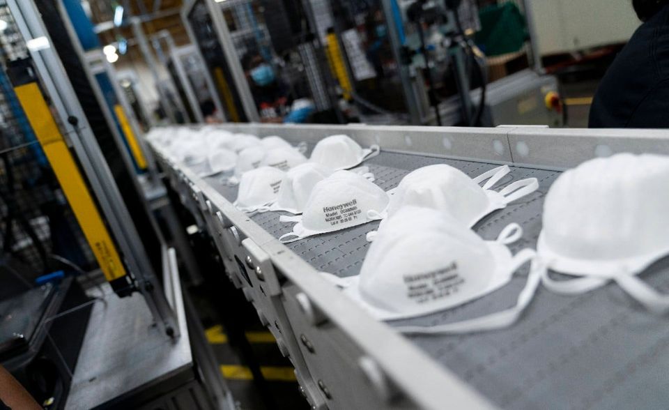 Honeywell war laut dem Ranking von Thomas 2018 in den USA der größte Hersteller von CDC-zertifizierten Atemschutzmasken. Auch dieser Tech-Konzern mit Sitz im kalifornischen Santa Ana hat angekündigt, die Produktion auszuweiten. Dabei konzentriert sich das Fortune-100-Unternehmen nicht nur auf den Heimatmarkt. Am 15. Mai 2020 gab Honeywell bekannt, dass es an seinem Standort im schottischen Newhouse eine neue Masken-Produktionsstätte bauen wird. Sie soll bis zu 4,5 Millionen FFP2- und FFP3-Einwegmasken pro Monat liefern können. Die britische Regierung habe 70 Millionen Masken bestellt. Sie sollten innerhalb von 18 Monaten bereitgestellt werden.