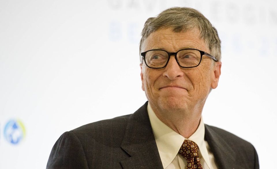 Für Microsoft-Mitgründer Bill Gates ging im März 2020 eine Ära zu Ende. Er zog sich aus dem Aufsichtsrat des Unternehmens zurück. Laut „Forbes“ besitzt er mittlerweile nur noch etwas über ein Prozent der Microsoft-Aktien. Er habe im Laufe der Jahre Microsoft-Anteile im Wert von fast 36 Milliarden Dollar an die gemeinnützige Stiftung mit Ehefrau Melinda gespendet. Gates' Vermögen ist 2020 dem Ranking zufolge um fünf auf 111,0 Milliarden Dollar gestiegen.