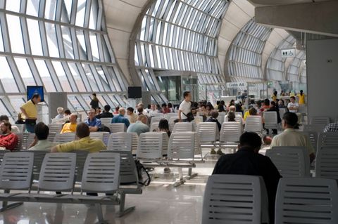 Acht der zehn größten internationalen Passagierflughäfen hatten 2019 ein Wachstum verzeichnet. Im ersten Halbjahr 2020 mussten die Top 10 ein Minus von durchschnittlich 65 Prozent verkraften. Das entsprach dem Rückgang am Flughafen Bangkok-Suvarnabhumi (64,3 Prozent).