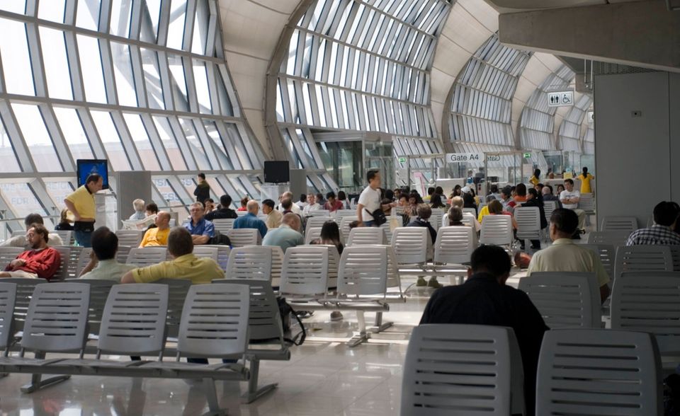 Acht der zehn größten internationalen Passagierflughäfen hatten 2019 ein Wachstum verzeichnet. Im ersten Halbjahr 2020 mussten die Top 10 ein Minus von durchschnittlich 65 Prozent verkraften. Das entsprach dem Rückgang am Flughafen Bangkok-Suvarnabhumi (64,3 Prozent).