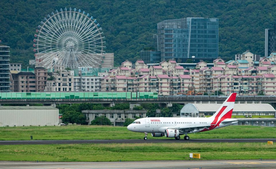 Taipeh konnte sich 2019 um einen Platz verbessern und in die Top 10 der Flughäfen mit den meisten internationalen Passagieren aufrücken. Das asiatische Drehkreuz wurde besonders hart von den Auswirkungen der Corona-Pandemie getroffen. Der Branchenverband ACI hatte für das erste Quartal 2020 noch einen Rückgang der Passagierzahlen von 44 Prozent im Vergleich zum Vorjahreszeitraum gemeldet. Das Minus erhöhte sich im ersten Halbjahr auf 72 Prozent, wie das ACI auf Anfrage mitteilte. Das war der zweitgrößte Einbruch in den Top 10.