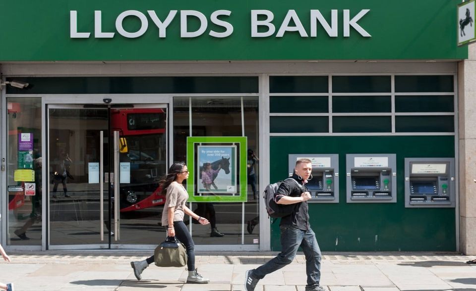 Nur drei der 500 größten Unternehmen sind in der Rangliste von „Fortune“ stärker gestiegen als die Lloyds Banking Group. Die britische Großbank verbesserte sich um 183 Ränge auf Platz 170. Der Umsatz erhöhte sich um 82,4 Prozent auf 64,3 Milliarden Dollar.