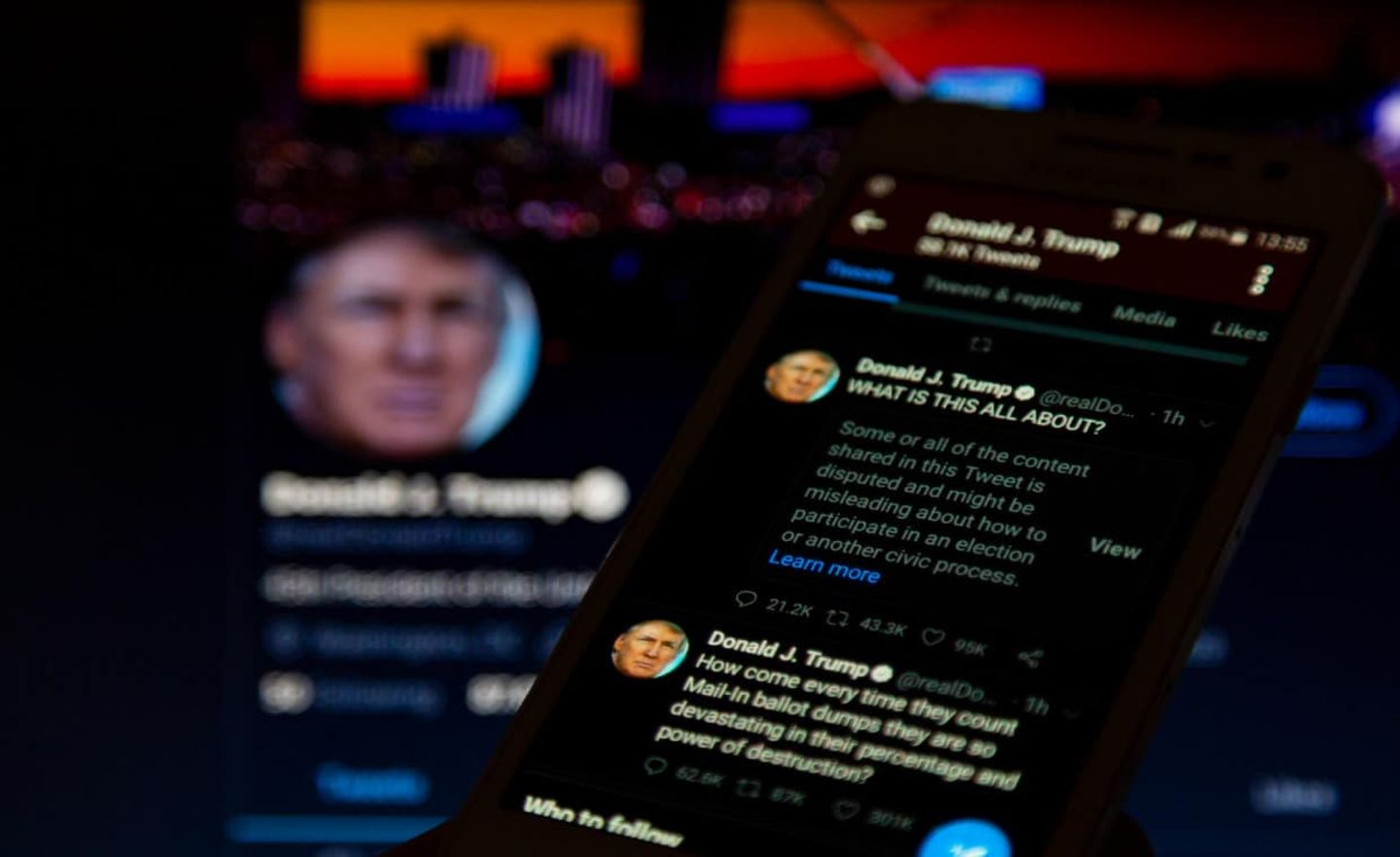 Zahlreiche Tweets des US-Präsidenten wurden mit Warnhinweisen versehen.