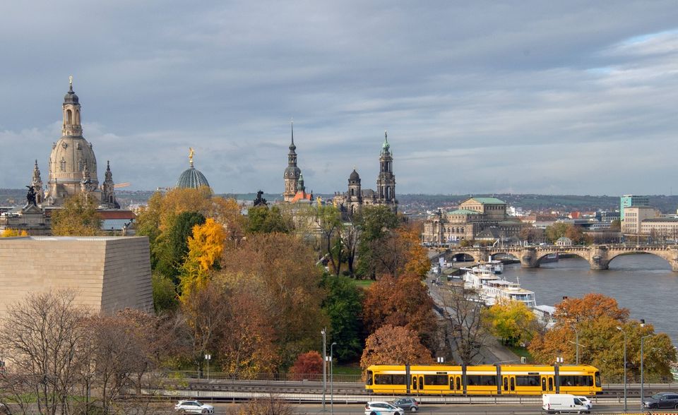 Sachsen verdienen im bundesweiten Vergleich ebenfalls weniger, leisten sich aber etwas häufiger ein neues Auto. Das Durchschnittsalter von 10,25 Jahren reichte für Platz sieben.