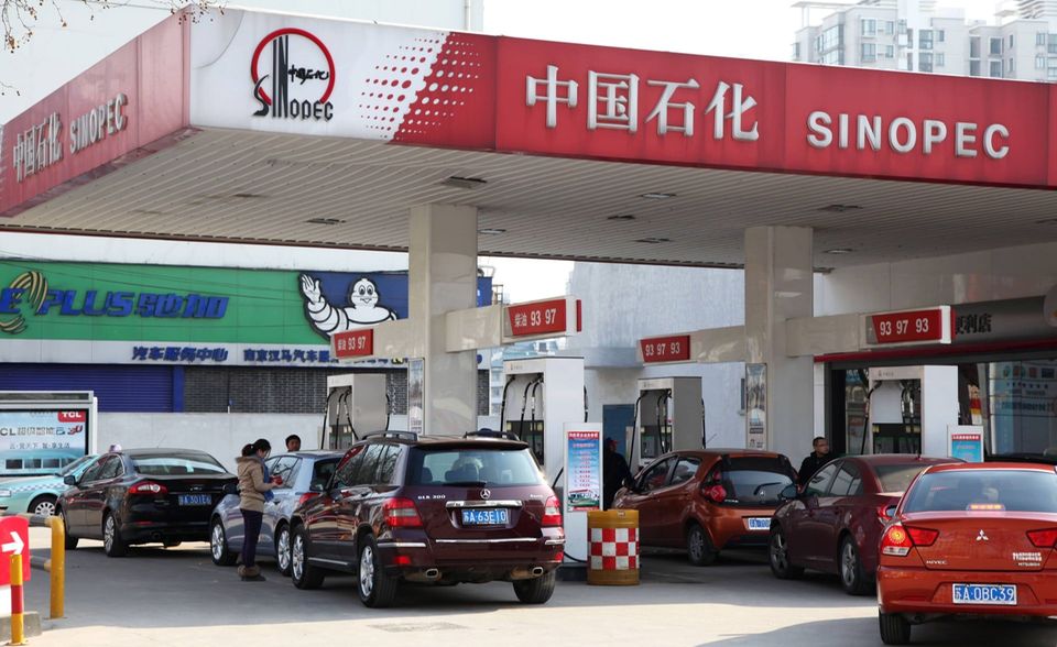 Die Sinopec Group war gemessen an dem Umsatz das zweitgrößte Unternehmen der Welt. Bei der Belegschaft reichte es für Platz neun. Die 582.648 Angestellten des chinesischen Mineralölunternehmens erwirtschafteten 2019 einen Umsatz von 407 Milliarden Dollar (minus 1,8 Prozent).
