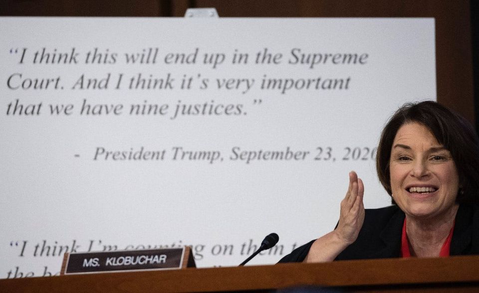 Amy Klobuchar, Senatorin aus Minnesota, war als mögliche Vizepräsidentin im Gespräch. Nun kommt sie als Agrarministerin in Frage und wird auch als Anwärterin auf das Justizministerium genannt. In der Landwirtschaft tritt sie für höhere Subventionen ein, Katastrophenschutzprogramme und Ernteversicherungen. Eine prominente Wettbewerberin ist Heidi Heitkamp, frühere Senatorin im Agrarausschuss, die sich für ländliche Räume stark macht und Trump wegen des Handelskriegs mit China und den daraus folgenden Verlusten für US-Sojabauern scharf angegriffen hat. Umweltschützer stehen ihr kritisch gegenüber.