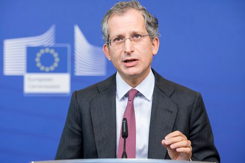 Anthony Gardner bei einer Pressekonferenz während seiner Zeit als US-Botschafter bei der EU in Brüssel