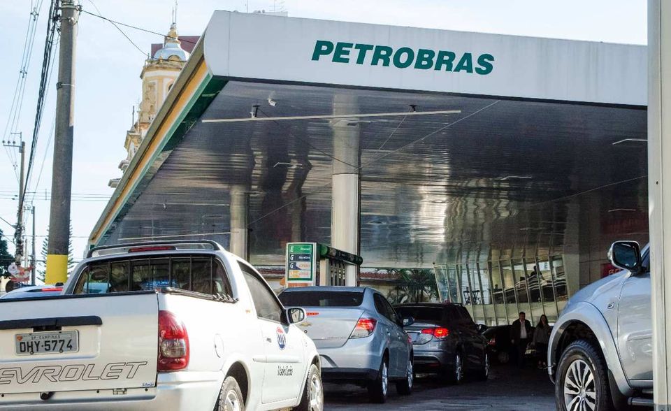 #8 Brasilien Brasiliens Bedarf an Erdöl stieg 2019 um 0,8 Prozent auf 4,73 Exajoule. Das bedeutete weltweit Platz acht.